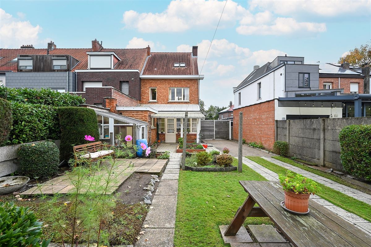 Te renoveren halfopen woning met potentieel foto 5