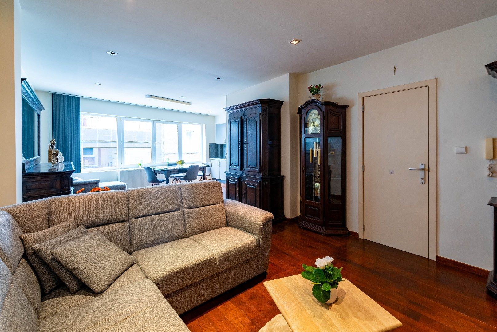 Zéér centraal gelegen appartement in kleinschalig gebouw foto {{pictureIndex}}