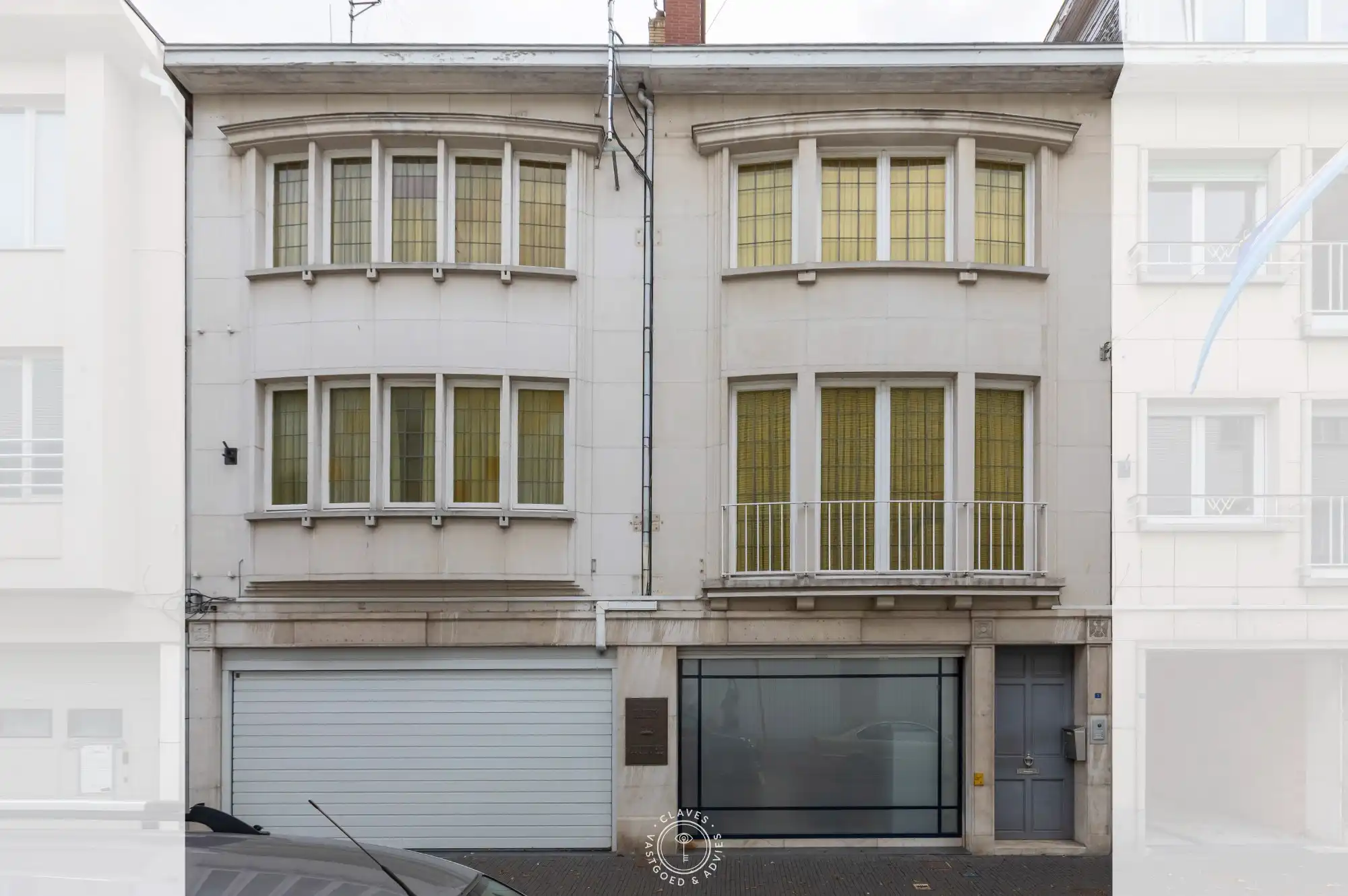 Opbrengsteigendom (ruime burgerwoning) bestaande uit 2 appartementen en garage foto {{pictureIndex}}