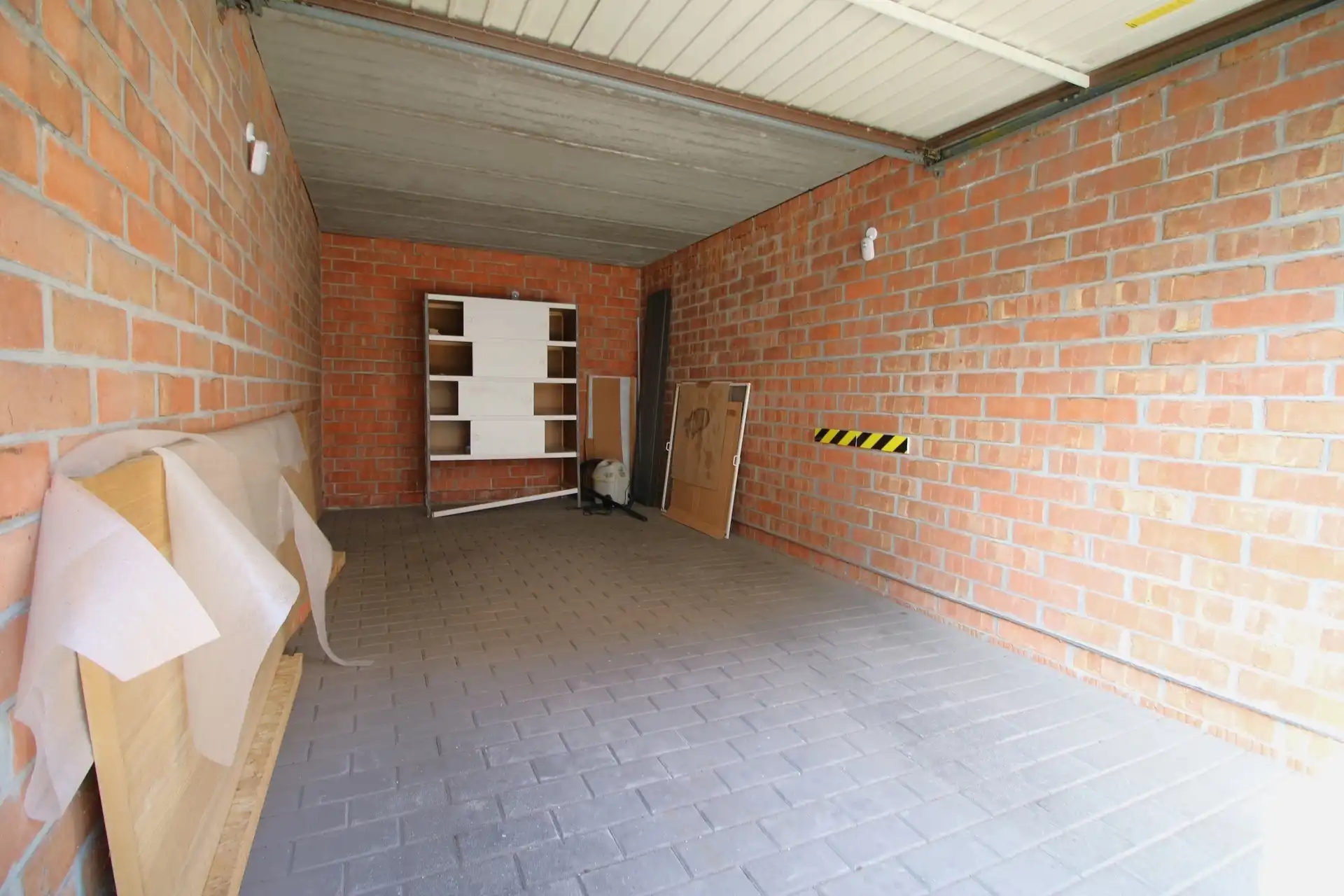 Ruim appartement op 3de verdieping met 2 garages foto 26