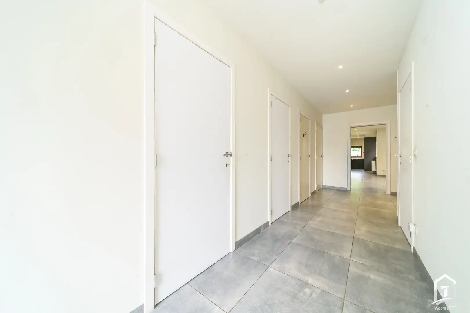 Ruime gezinswoning te Kerksken met 4 slaapkamers foto 3