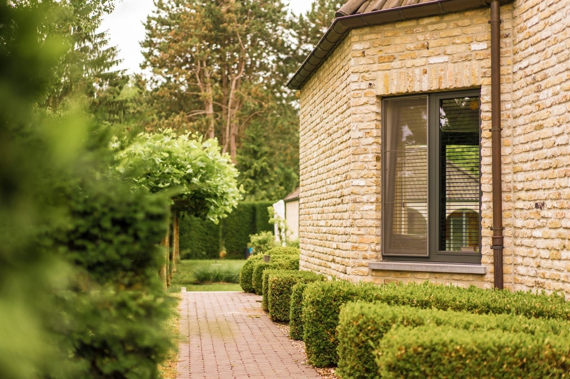 Uitzonderlijke villa met prachtig aangelegde tuin, zwembad & poolhouse, dakterras, in groene omgeving. foto 41