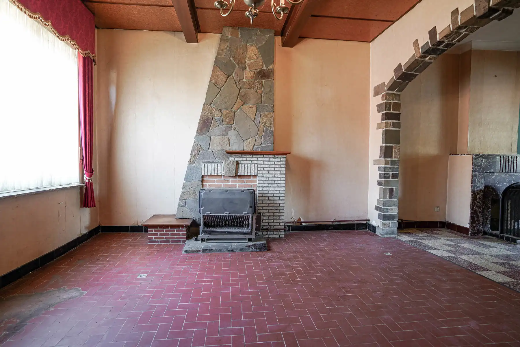 Te renoveren rijwoning met tuin te Kapelle-op-den-Bos foto 3