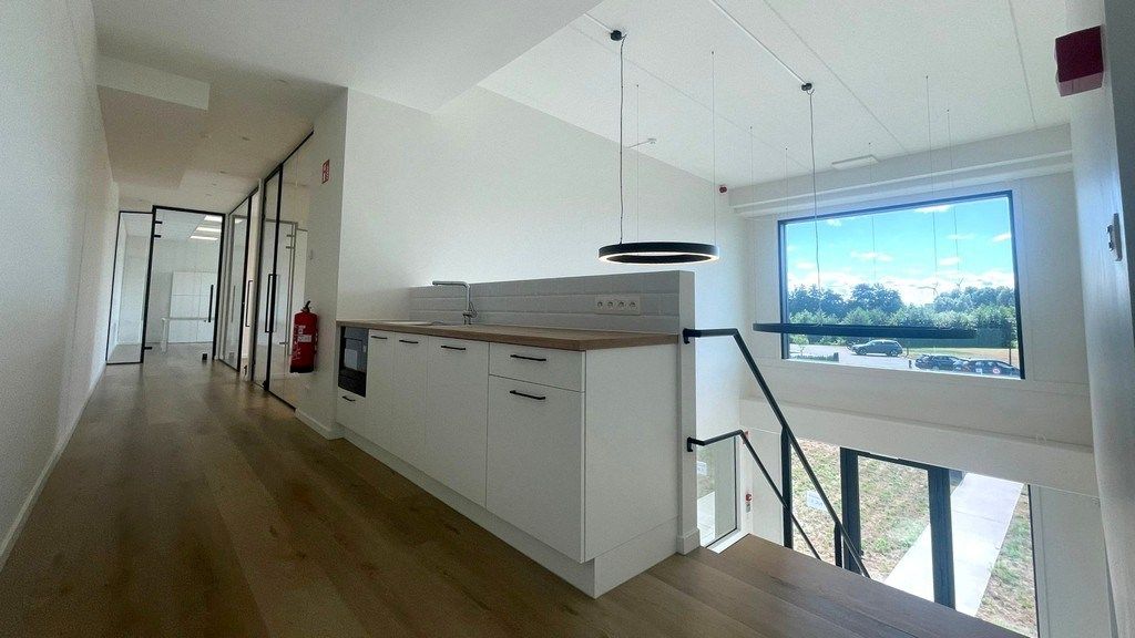 Mooi afgewerkte kantoren te huur vlakbij R4 in Evergem foto 8