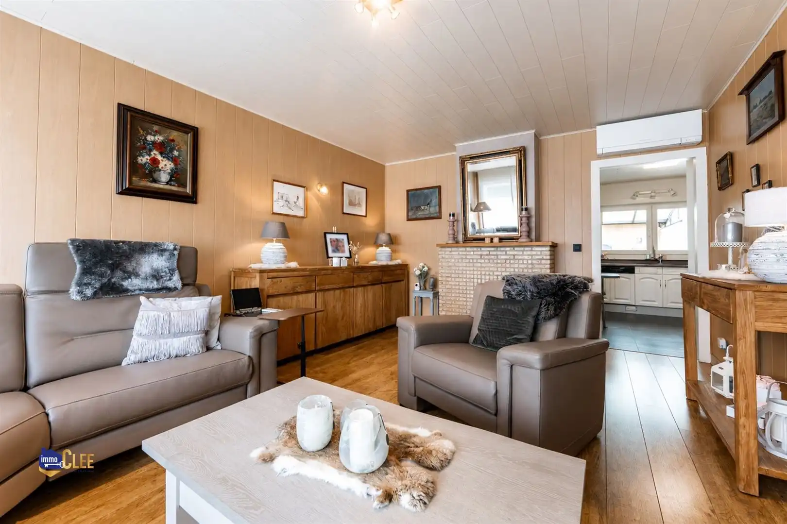 Gelijkvloerse bungalow met veranda, garage en ruime tuin foto 3