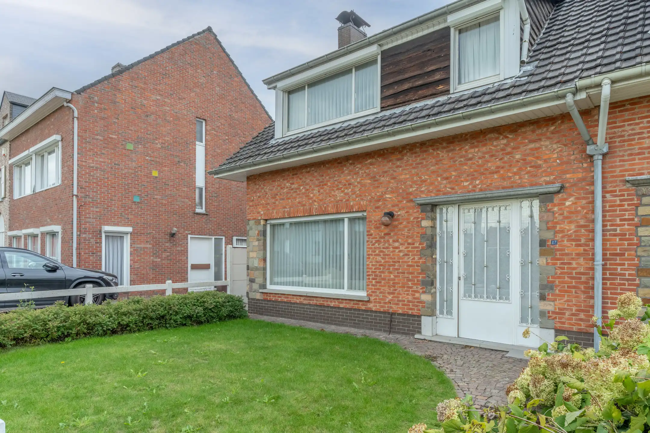 Zeer nette charmante woning met 3 slaapkamers op 579 m² foto 2