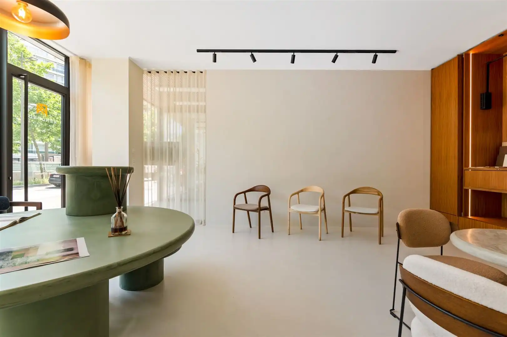 Luxueuze winkelruimte of kantoor vlakbij Rooseveltplaats, Centraal Station en Antwerpse Meir. foto 9