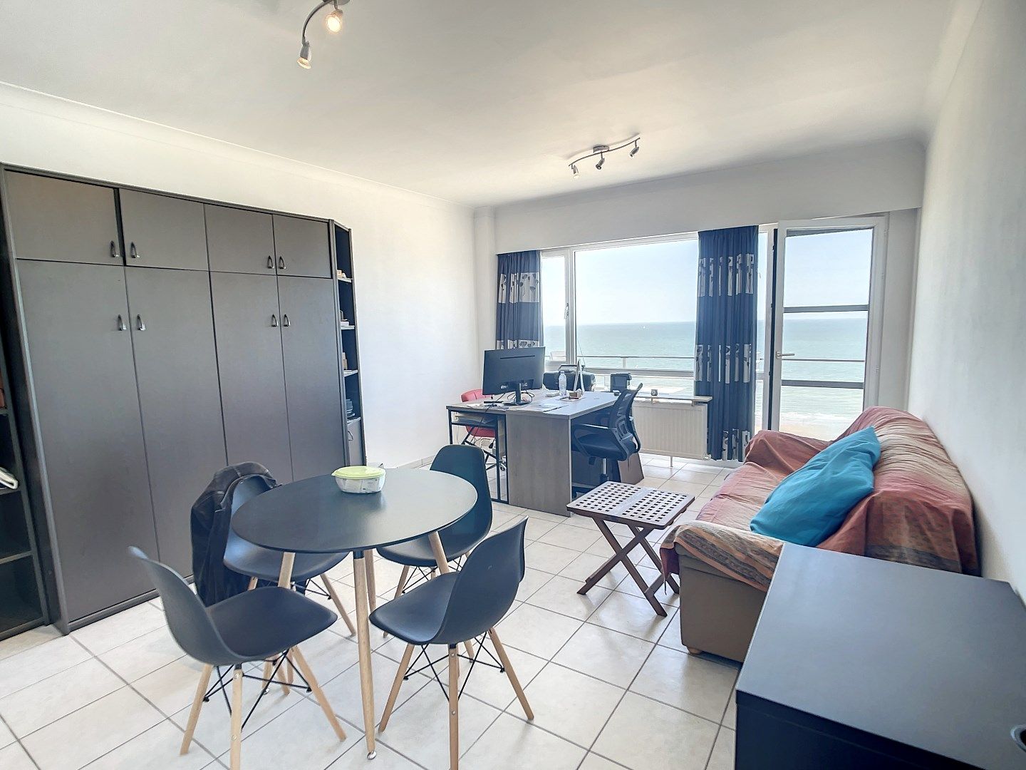 Mooie studio met zicht op zee. foto 3