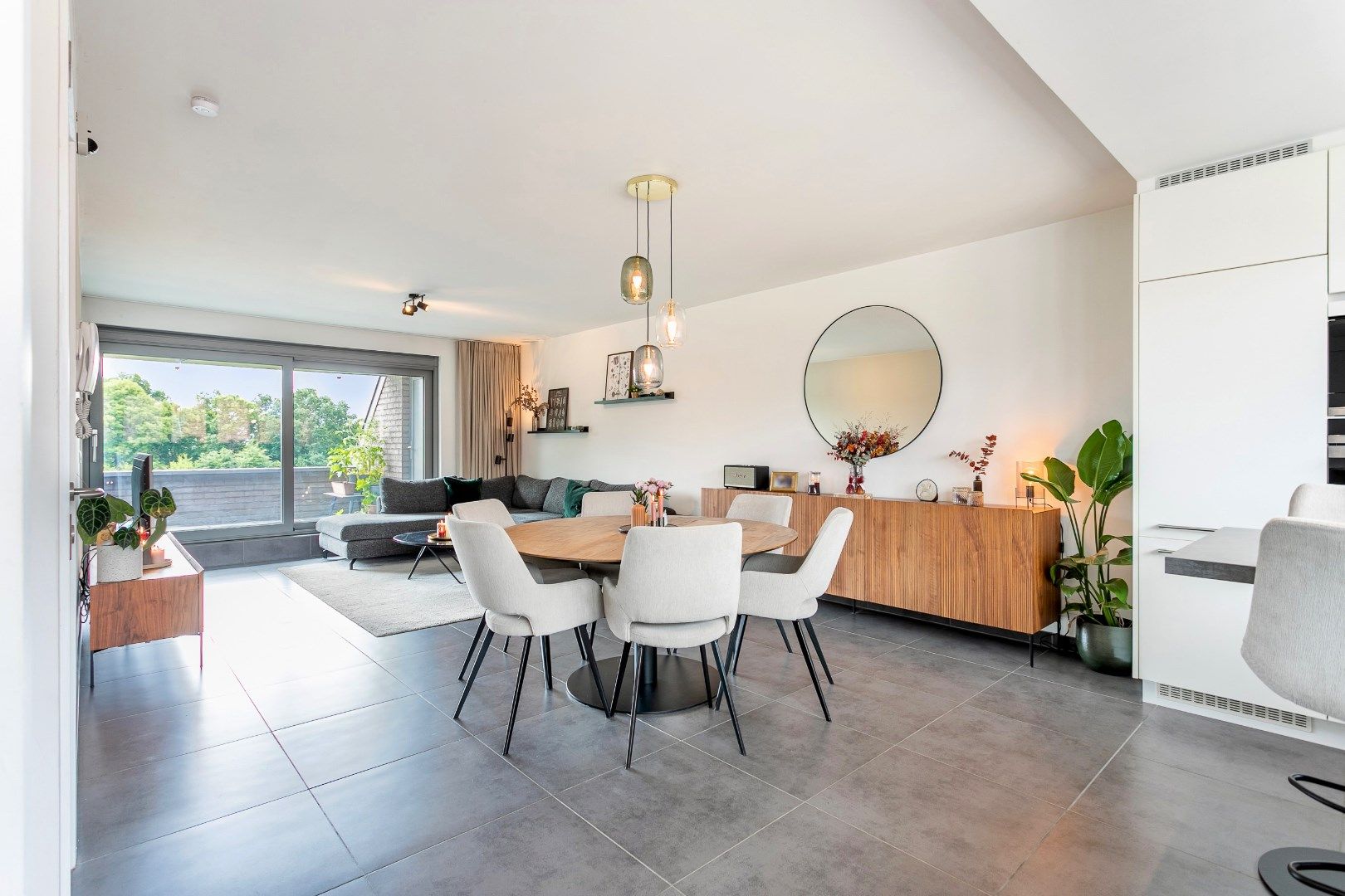 2-slpk appartement met zonneterras, kelder en autostaanplaats foto {{pictureIndex}}