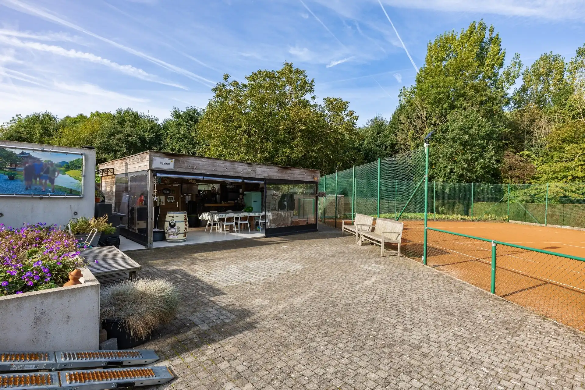 Exclusieve woning met 5 slaapkamers, tennisplein, poolhouse en ruime tuin foto 39