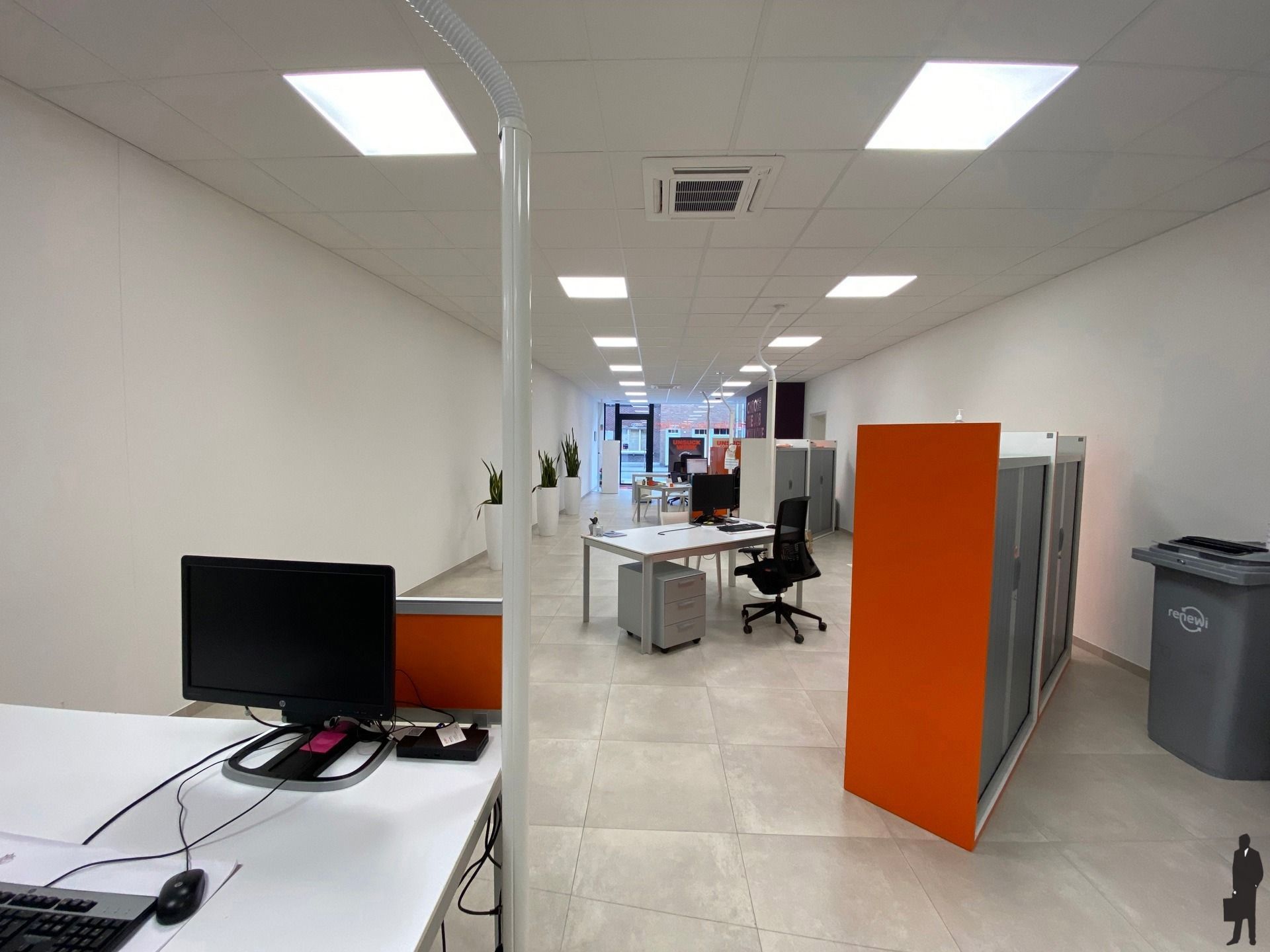 Ruime handels/ kantoorruimte in het centrum van Hoogstraten foto 6