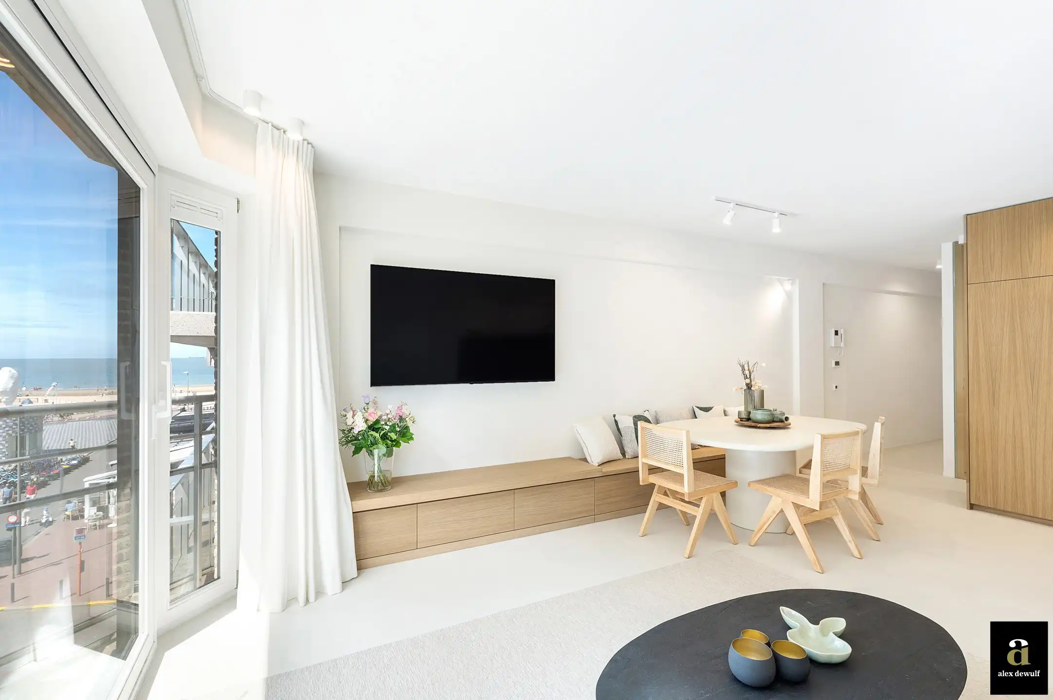 Prachtig zonnig gerenoveerd appartement met zeezicht. foto 2