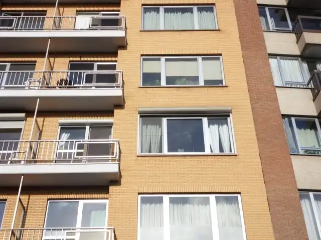 In centrum gelegen APPARTEMENT met 2 slaapkamers, mooie living, ruime kelder foto 5