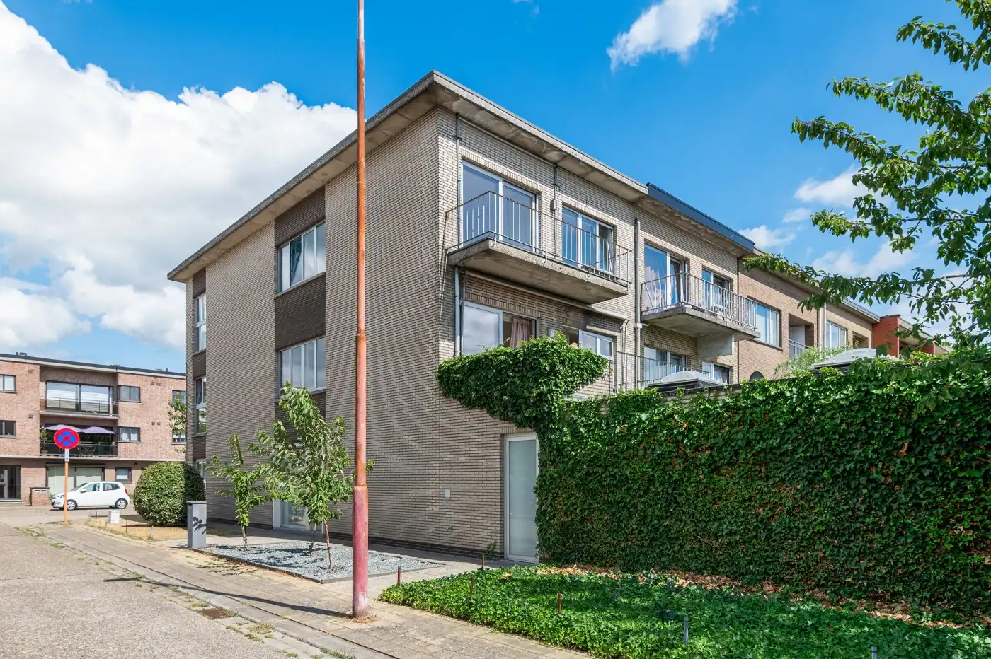 Tof, ruim app. op 2e verd. met 3 slpk. en mog. garage foto 20