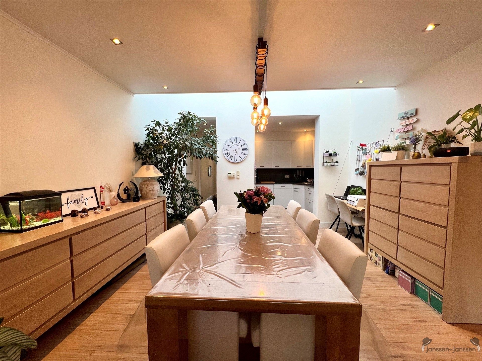 Gerenoveerde rijwoning met 3 slpks & tuin foto 4