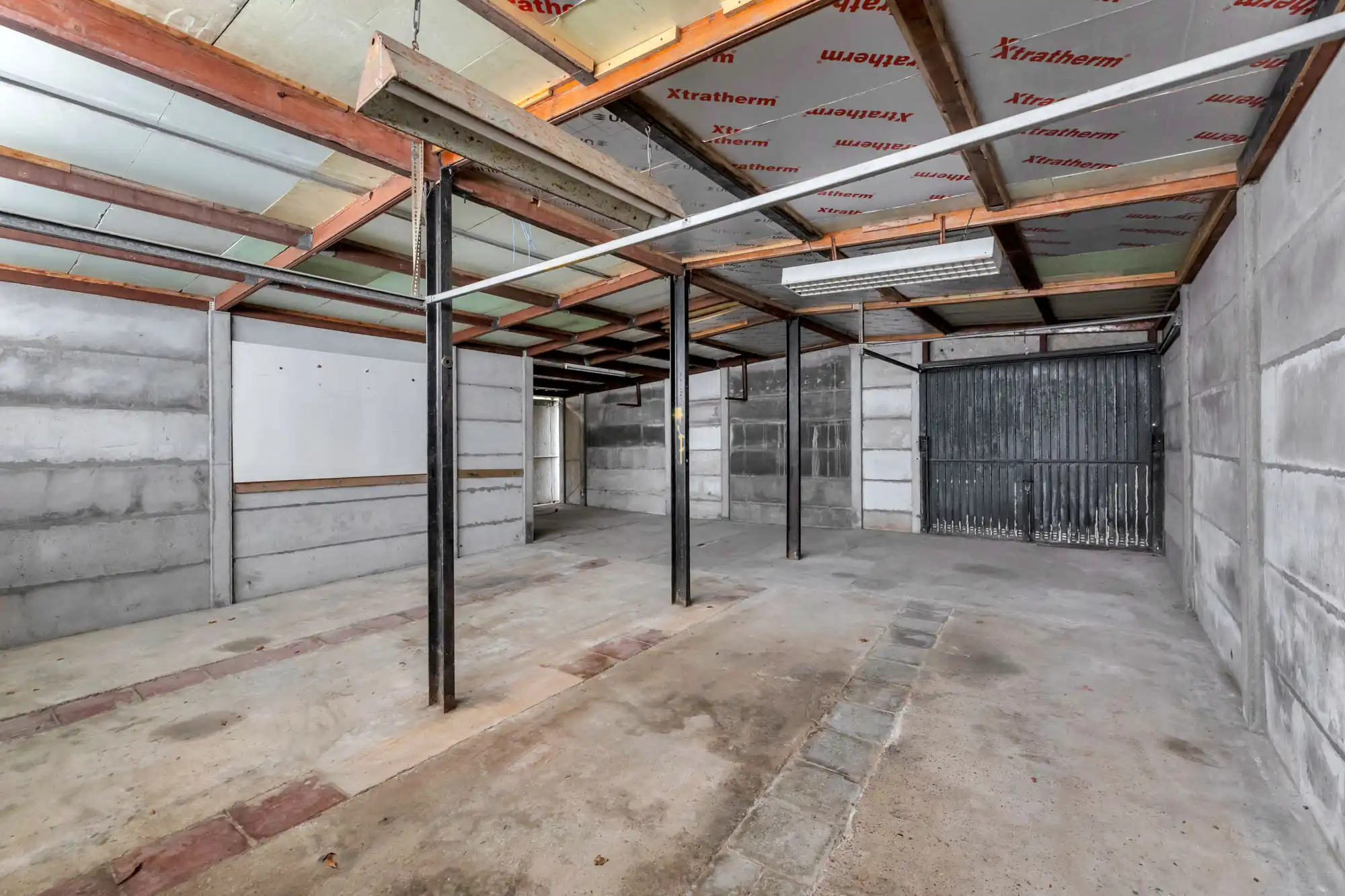 Ruime woning met veel potentieel en grote garage (80m²) foto 26