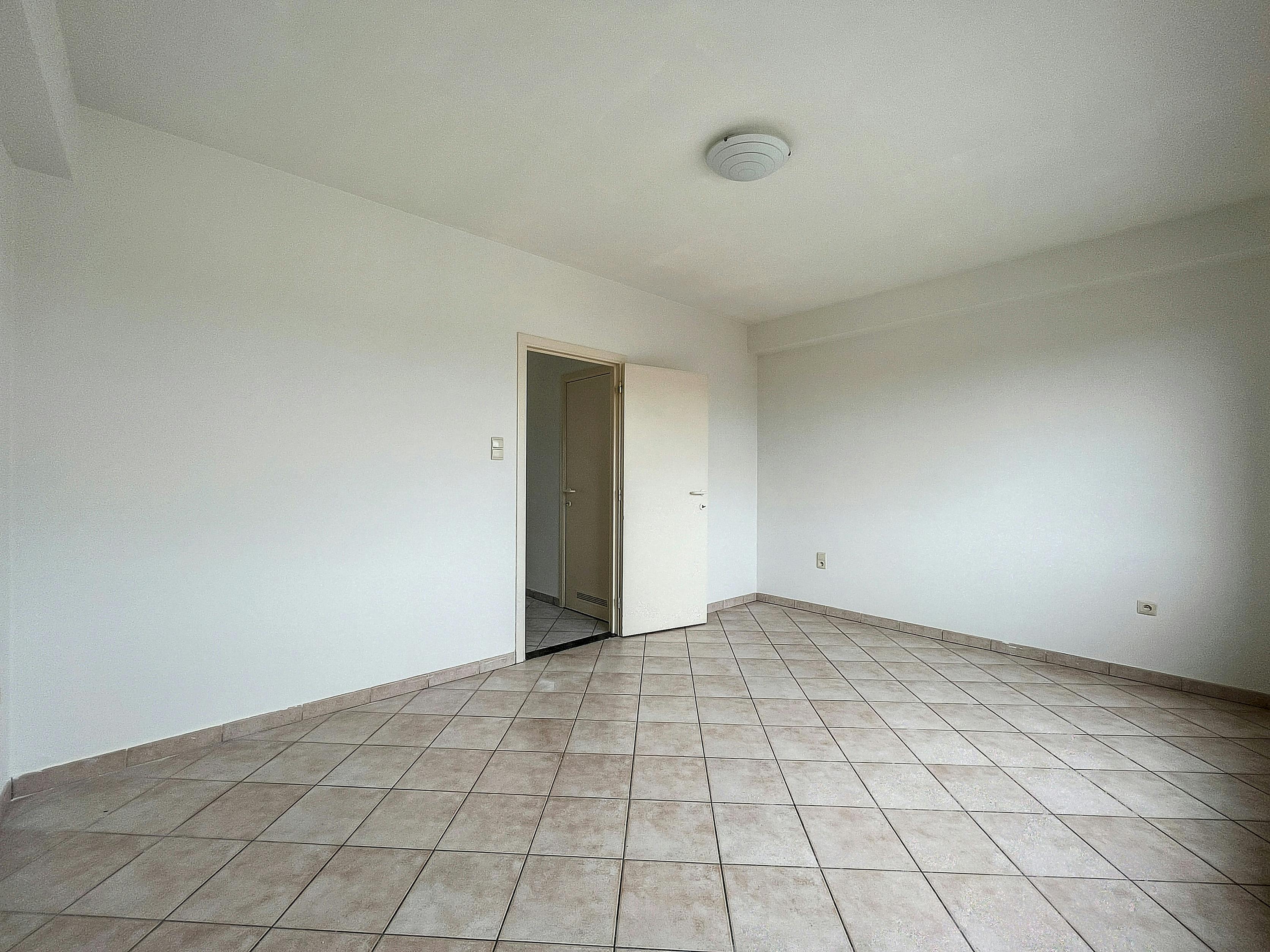 Schaarbeek-Mooi appartement 1 slaapkamer op de 4e verdiep. foto 8