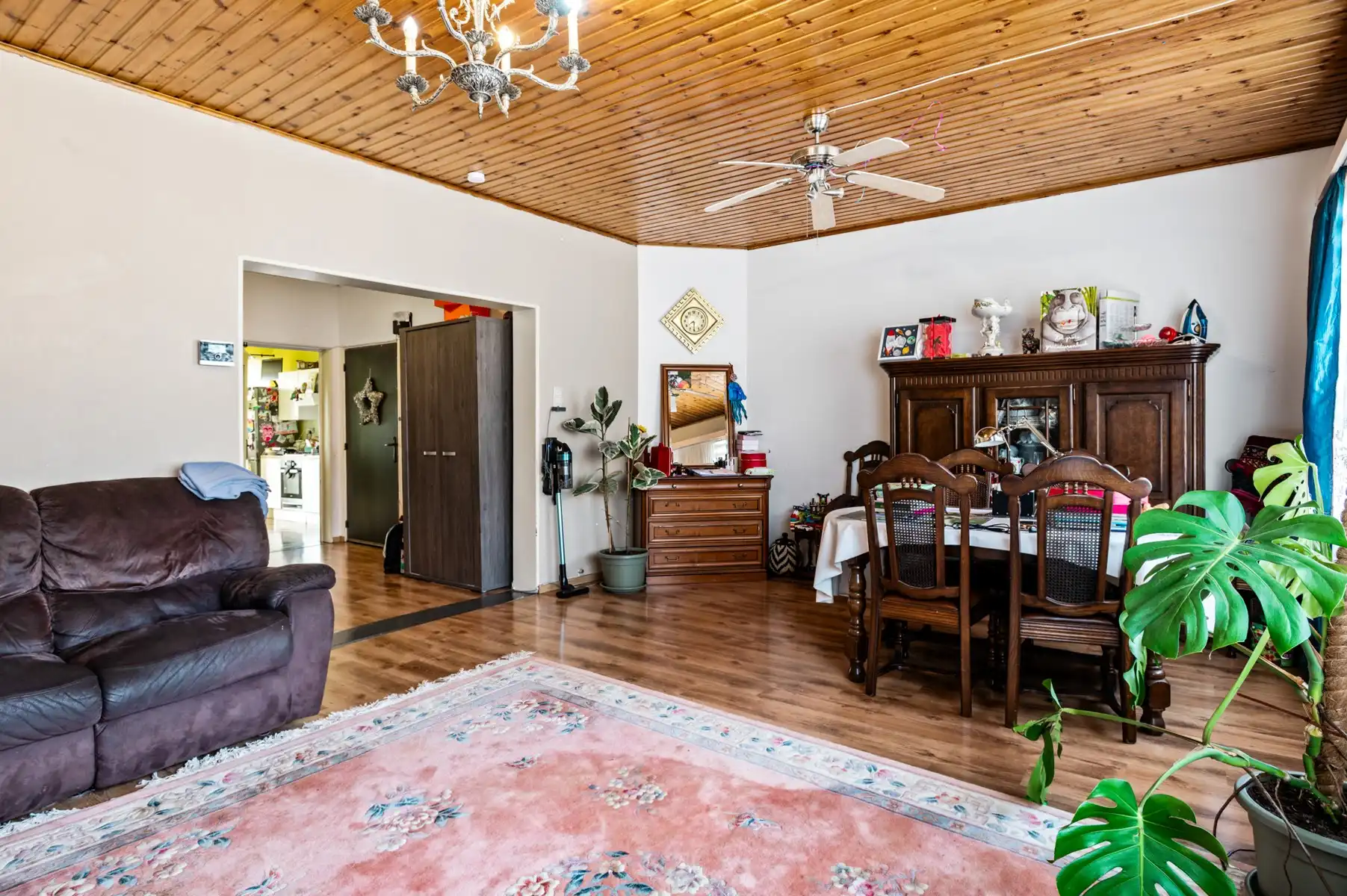 Opbrengsteigendom met garages en appartement foto 10