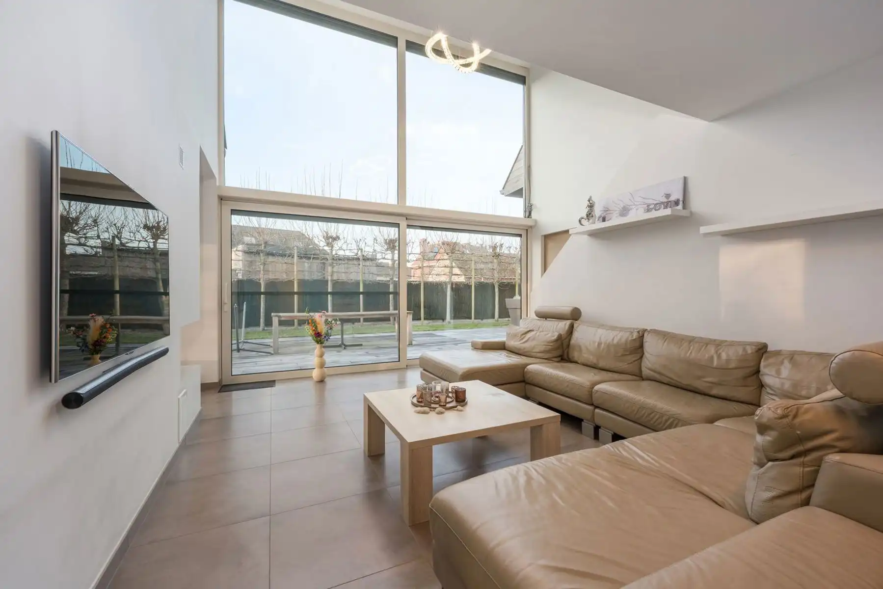 Recente woning te Zomergem met alle comfort aanwezig! foto 3