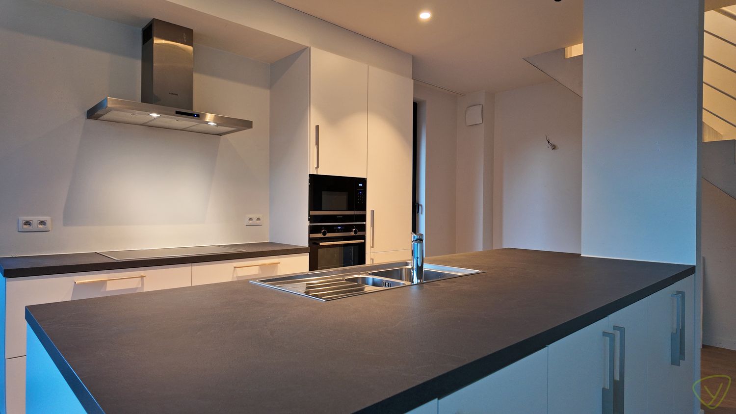 Modern en energiezuinig duplex-appartement met terras en parkeerplaats in het centrum van Zomergem foto 6