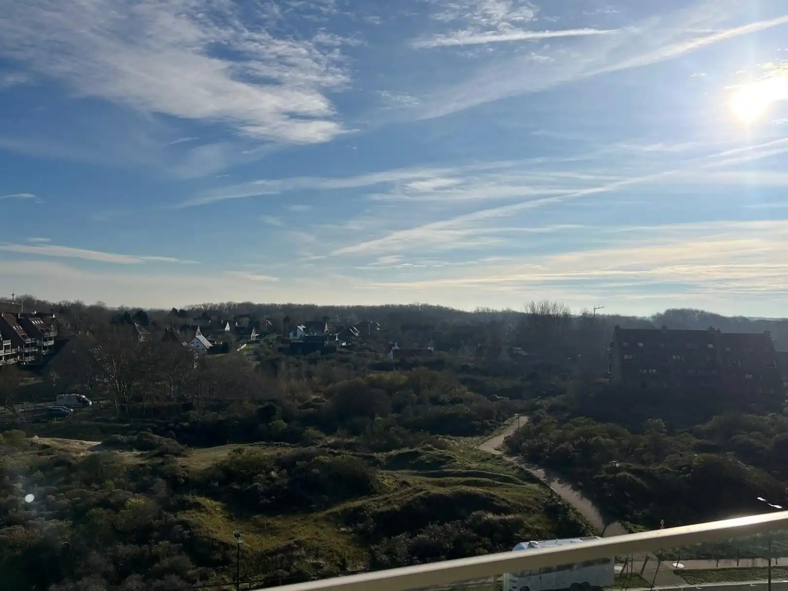 Zongerichte studio met prachtig zicht op duinen en groot terras foto {{pictureIndex}}