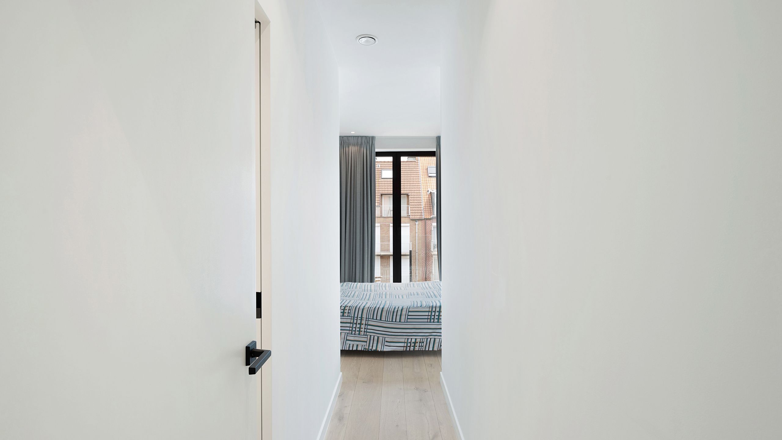 Exclusief zongericht  ruim appartement met open zicht en dubbele autostaanplaats [Koningslaan]. foto 24