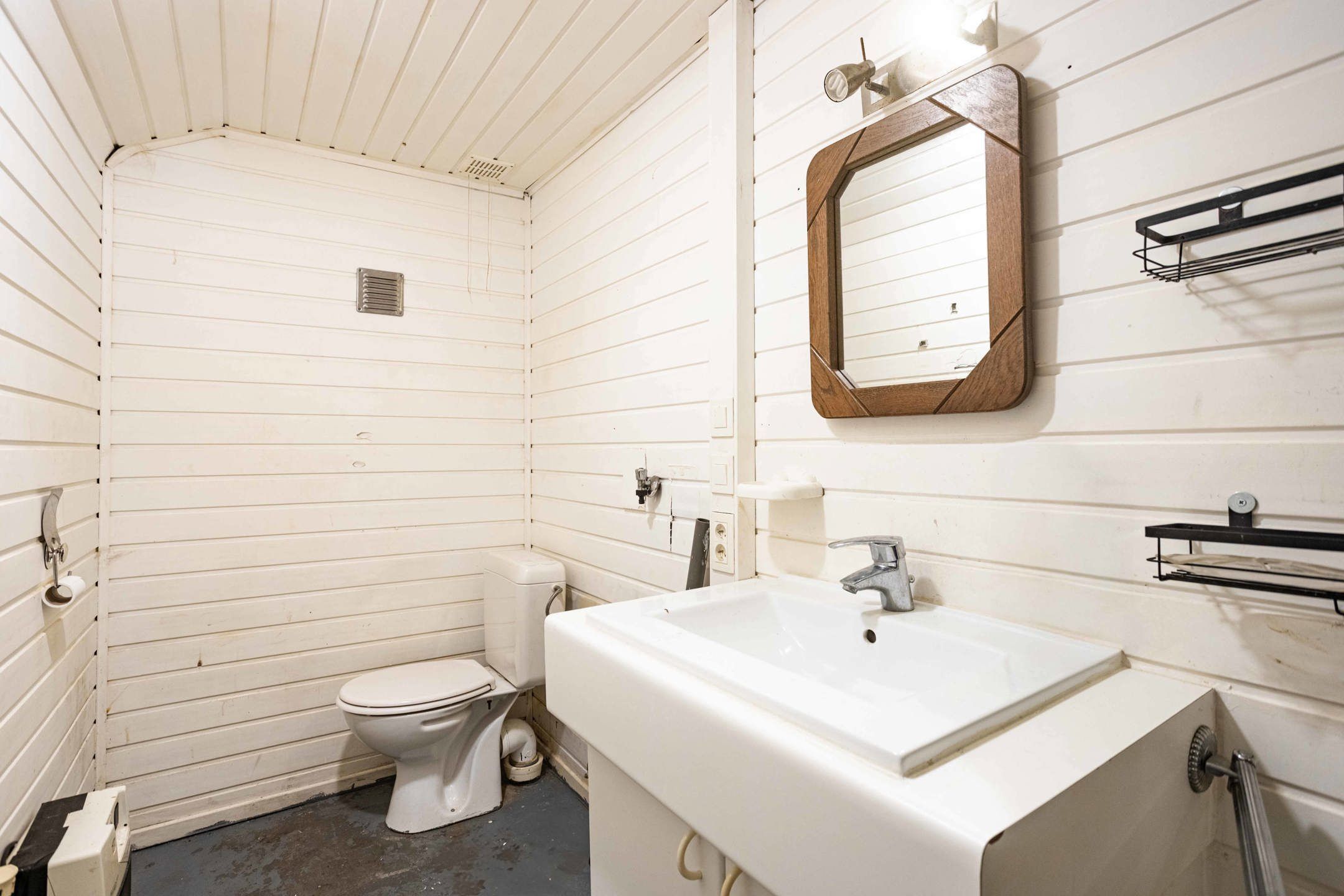 Te renoveren woning met terras op interessante locatie! foto 13