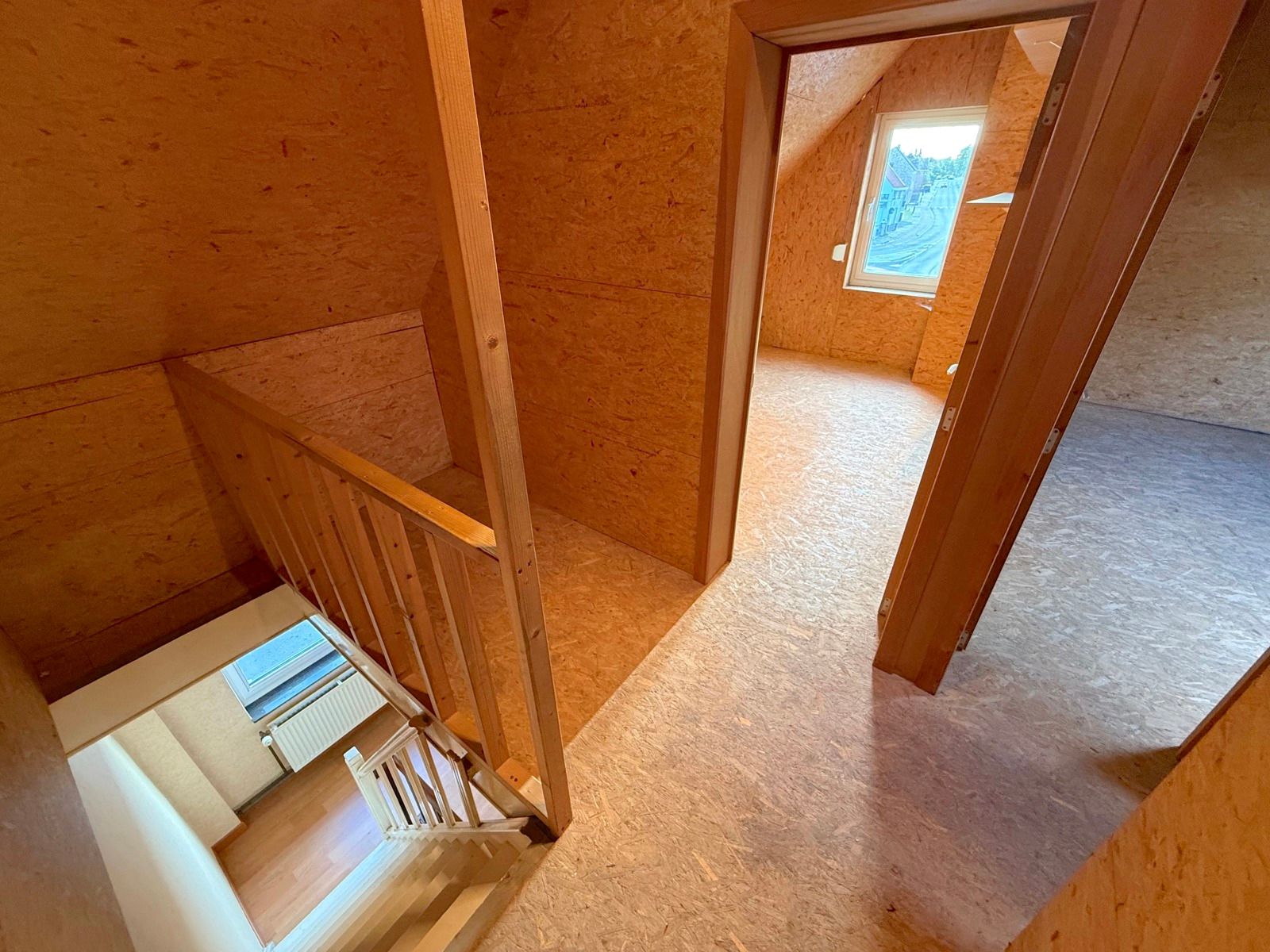 Half open woning met 4 slaapkamers, tuin en garage foto 23