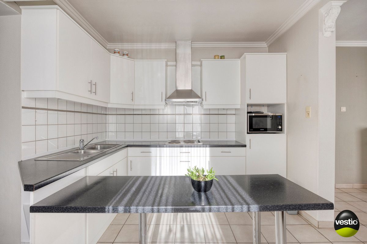 RUSTIG GELEGEN RUIME HALFVRIJSTAANDE WONING MET GROTE TUIN OP 22A49CA TE HOESELT. foto 8