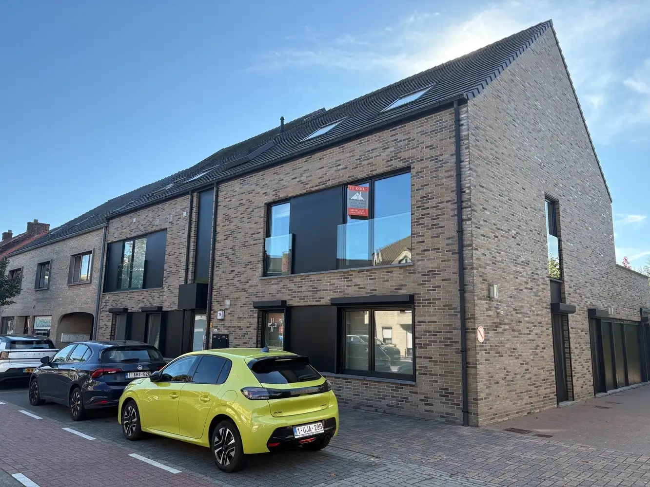 Ruim duplex appartement (ca 149m²) met mooi terras van ca 40m² foto {{pictureIndex}}