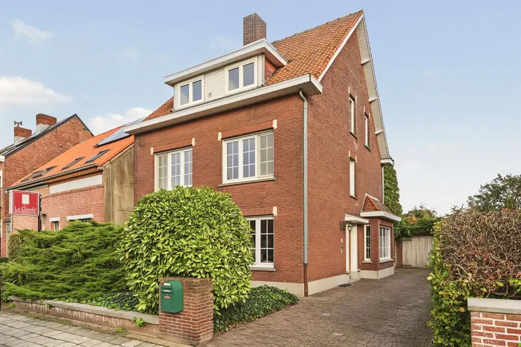 Charmante halfopen woning met grote tuin te Turnhout foto {{pictureIndex}}