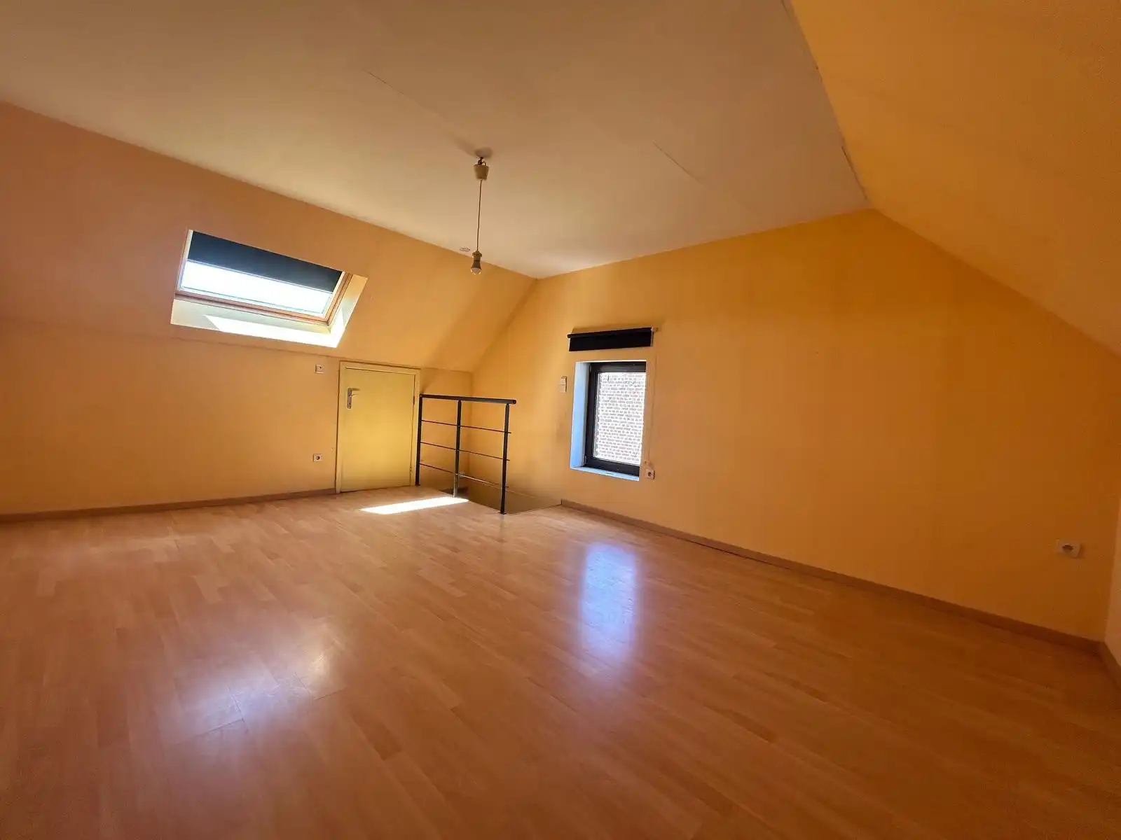 Op te frissen/ te renoveren woning nabij verbindingswegen foto 7