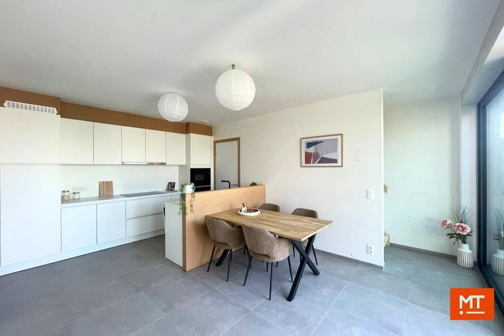 Duplex-appartement met 2 slaapkamers en Zuidgericht terras te koop in de dorpskern van Beselare foto 4