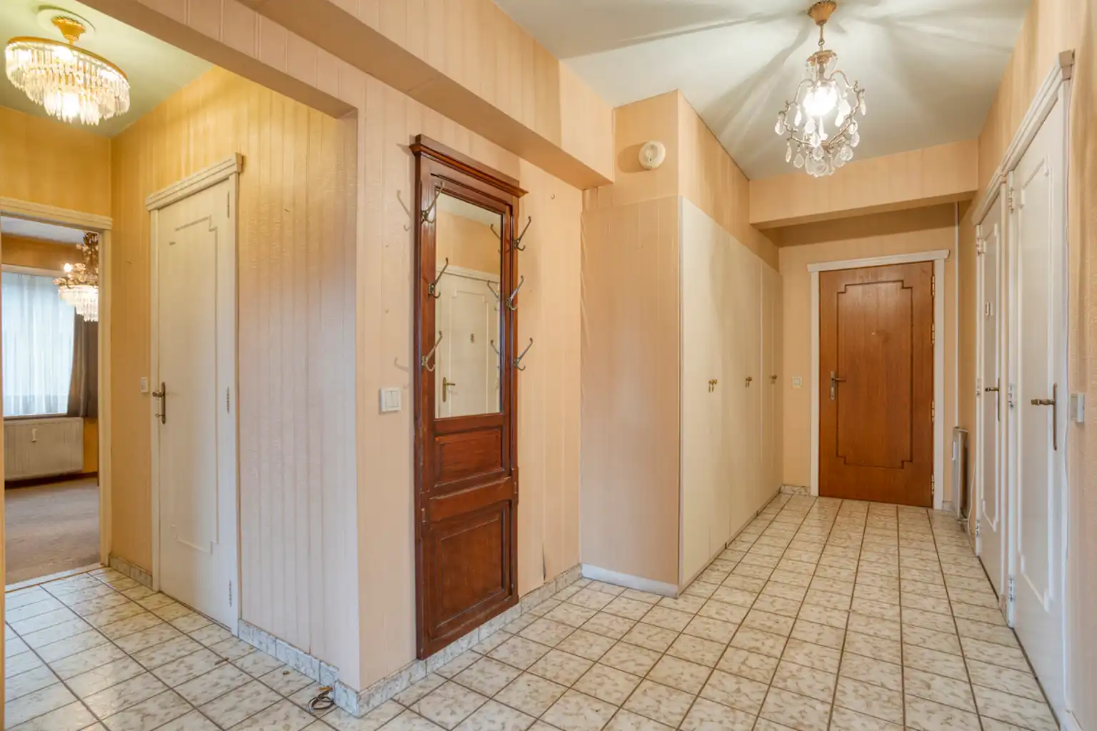 Te moderniseren hoekappartement met twee slaapkamers foto 6