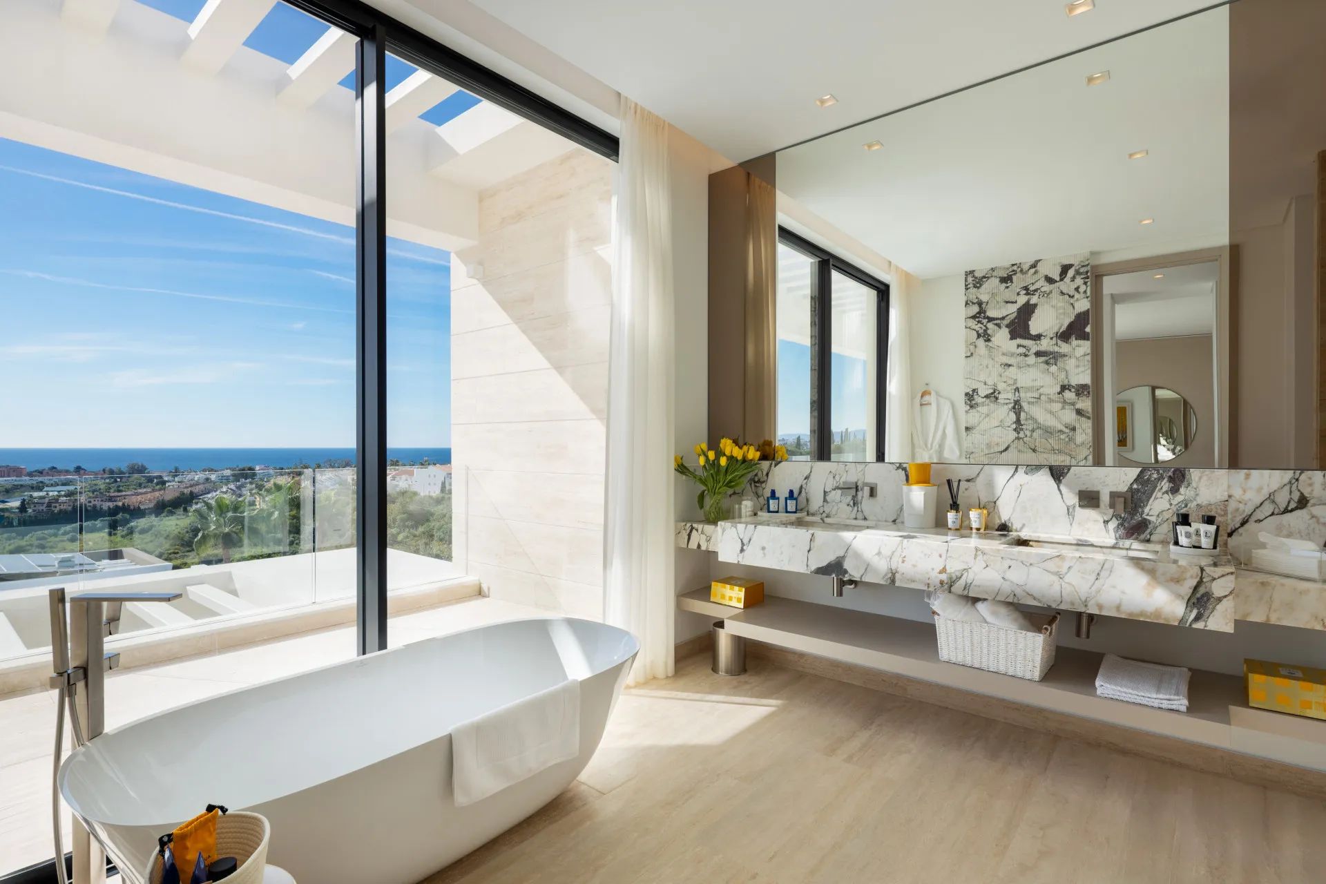 Adembenemende designvilla in exclusief Los Flamingos – waar modern wonen en luxe samenkomen aan de Costa del Sol foto 14