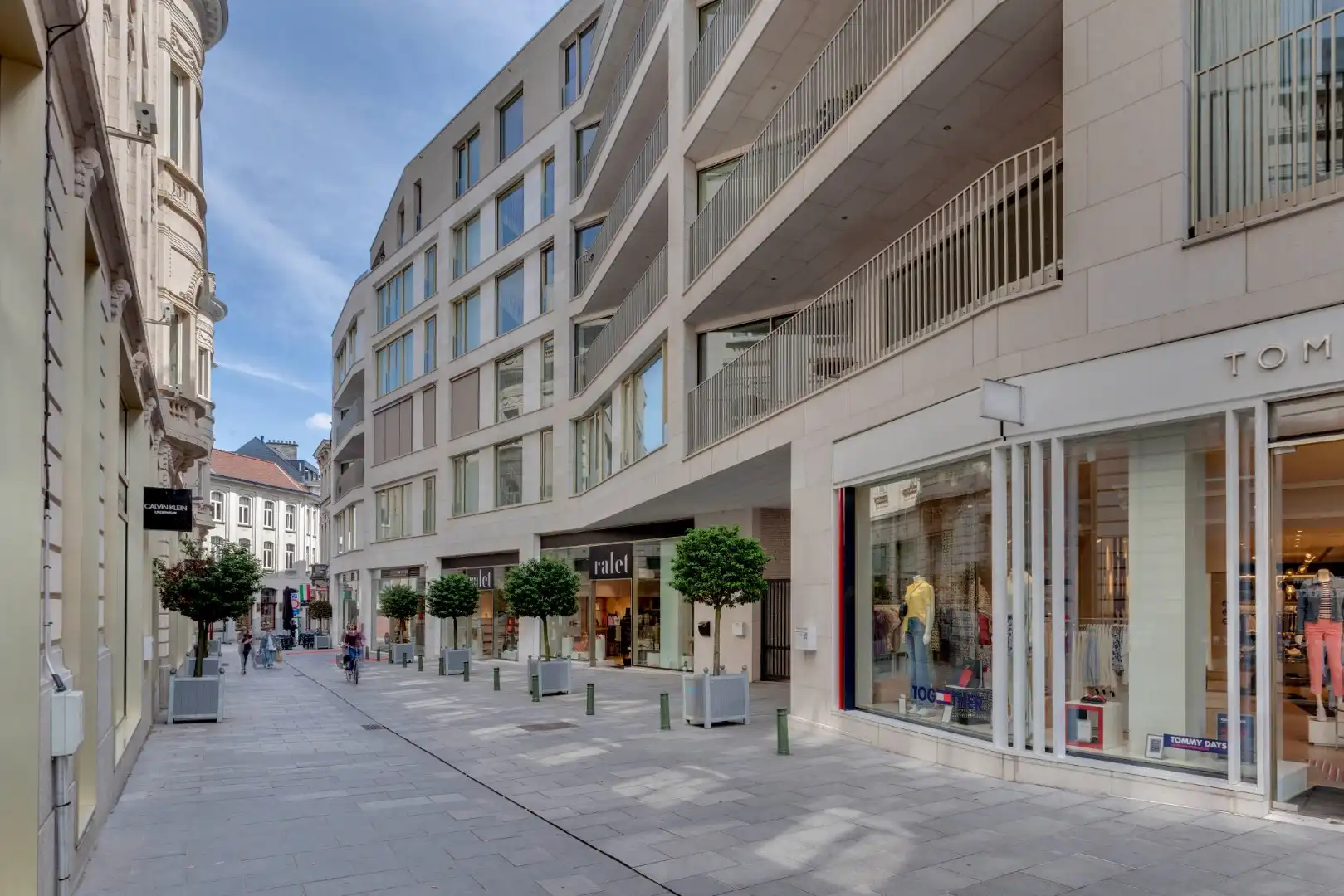Gemeubeld en luxueus appartement  met parking te Kouterdreef  foto {{pictureIndex}}