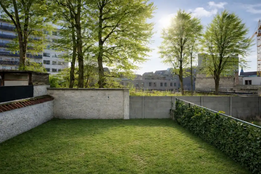 Instapklaar 2 slaapkamer appartement met terras en zonnige tuin foto 3