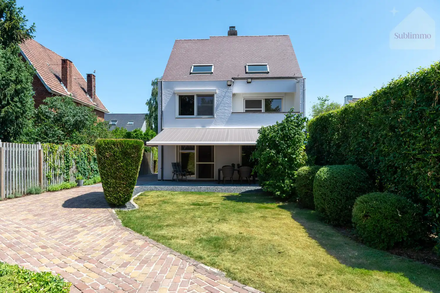 Instapklare gezinswoning met 5 slaapkamers, grote garage en zonnige tuin in Meerhout. foto 2