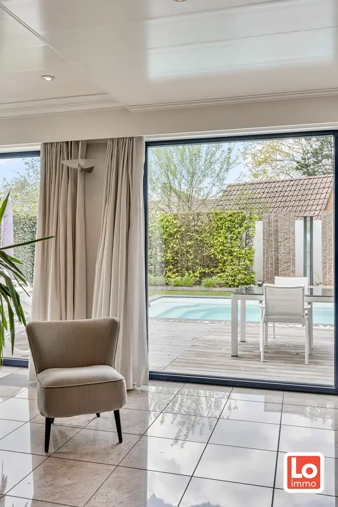 Instap klare open woning met inpandige dubbele garage én zwembad op een rustige locatie nabij het centrum van Zaffelare! foto 15