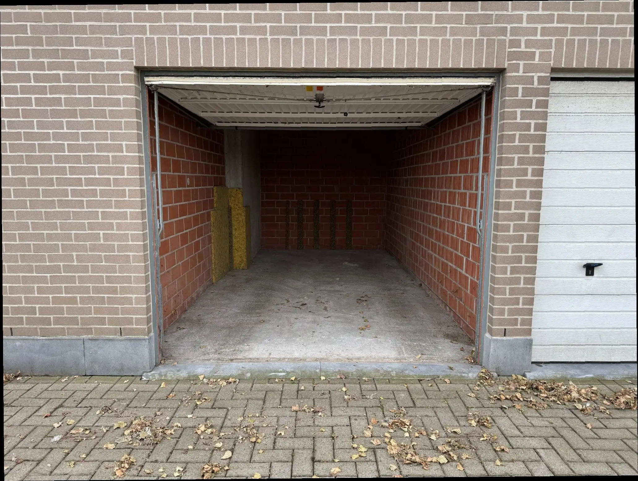 Gesloten garagebox op de Rederskaai te Zeebrugge foto 2