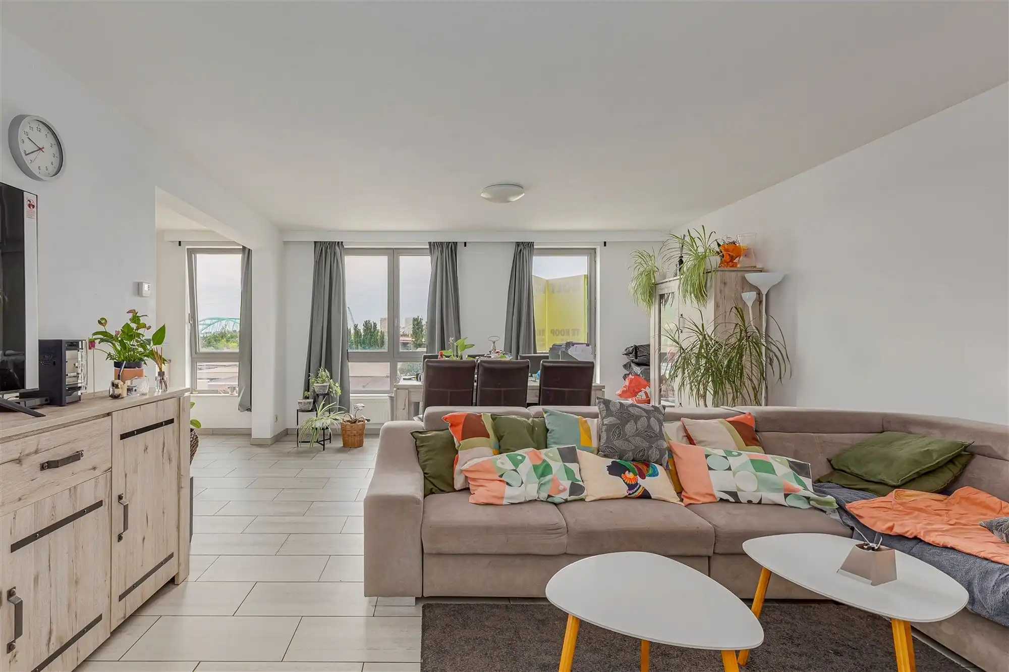 Lichtrijk appartement met 2 slaapkamers + terras te koop in Merksem foto {{pictureIndex}}