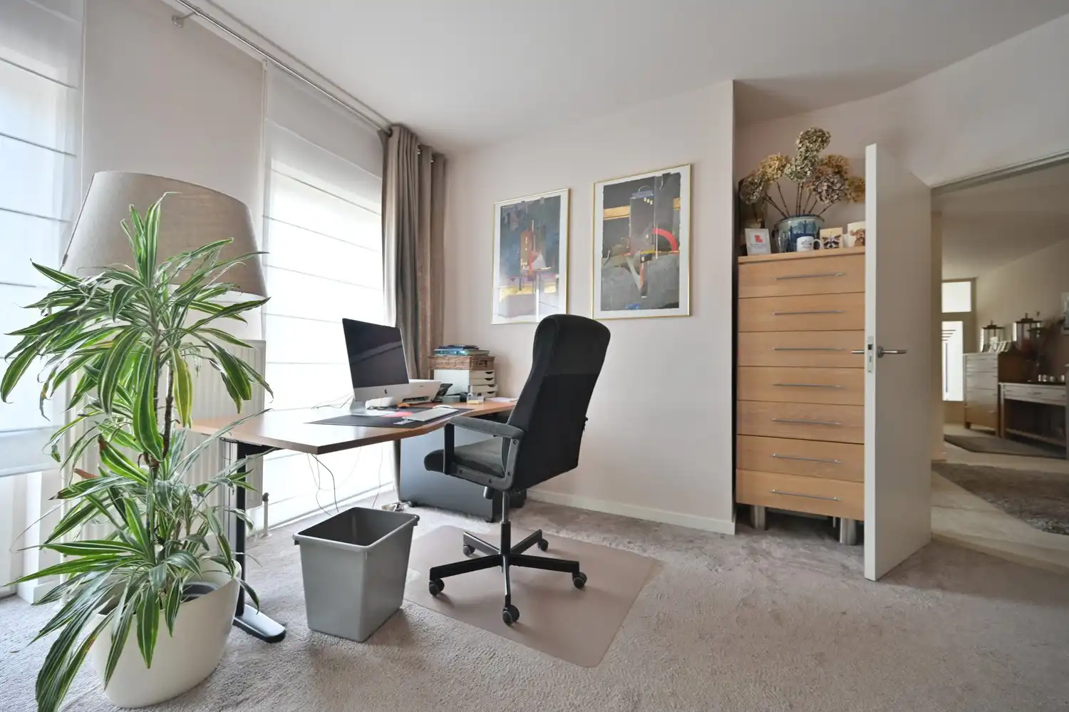 Exclusieve, compleet ingerichte bungalow op unieke bosrijke ligging, met prachtig overdekt terras en ruime kelder foto 24
