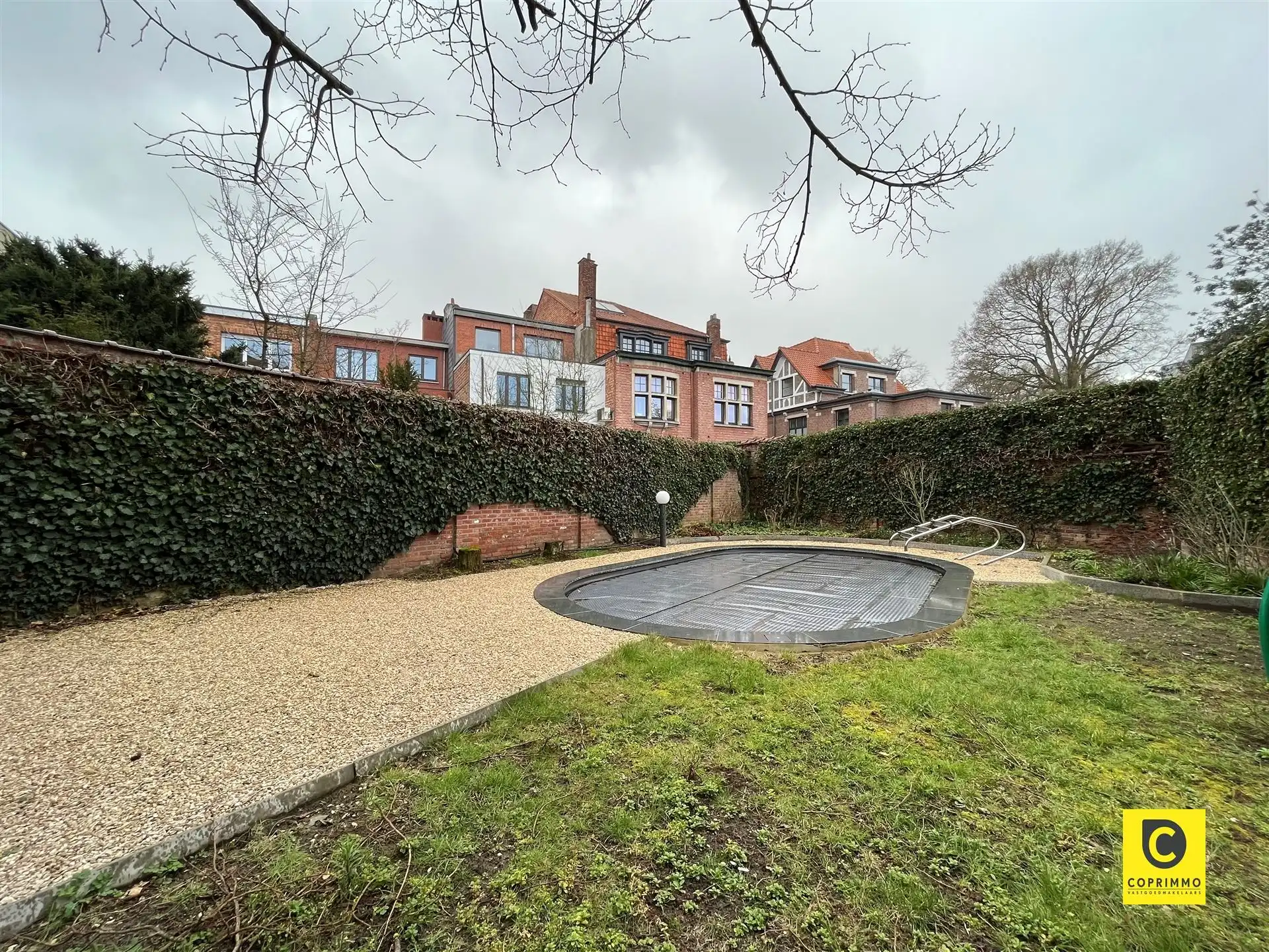 Gelijkvloerse studio op rustige ligging met terras foto 7