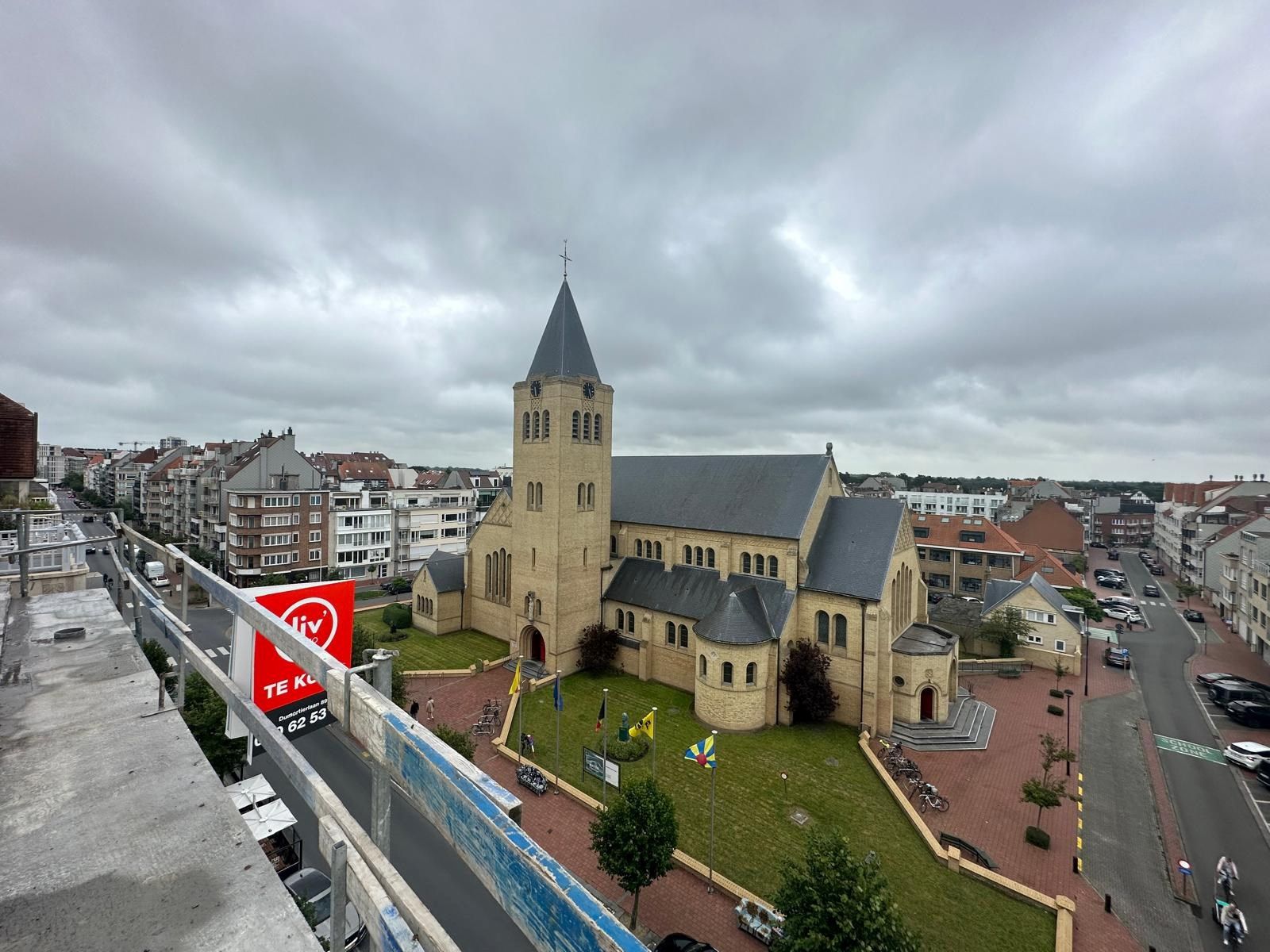 HOEK duplex- appartement op de hoek van de Dumortierlaan met Koninginnenlaan met fantastische zichten en mooi zonnig terras. foto 6