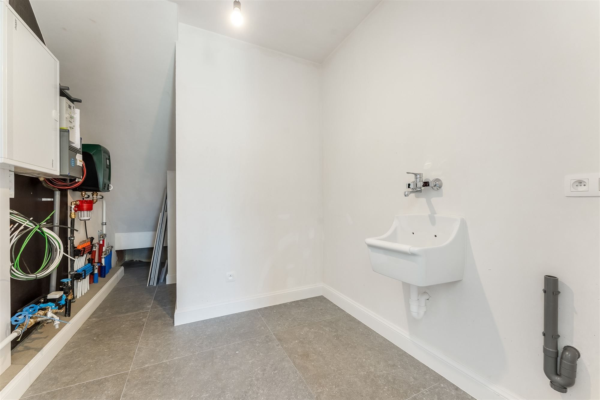 PRACHTIG AFGEWERKTE NIEUWBOUWWONING (195m²)  MET 3 SLAAPKAMERS + ZOLDER EN AFGEWERKTE TUIN TE BERINGEN foto 11