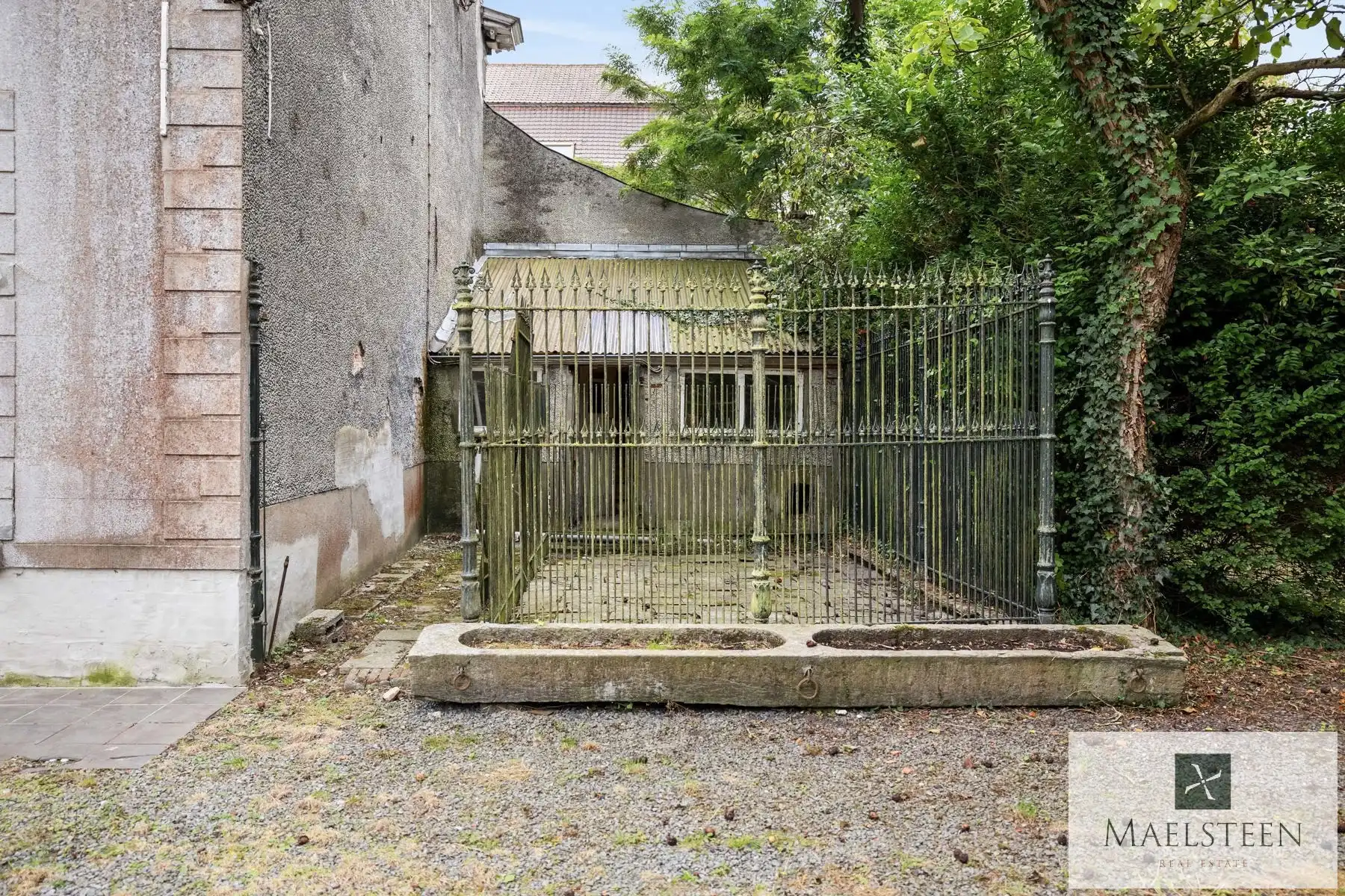 Historisch herenhuis op 3.611m2 in centrum Ruiselede foto 15