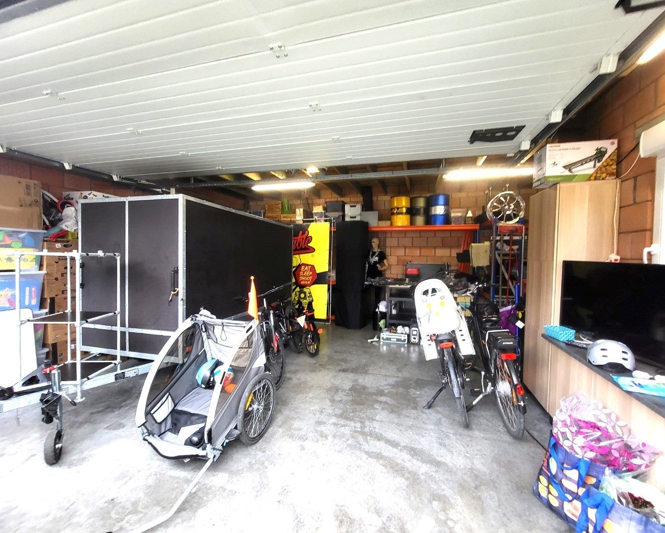 Ruime, nog licht af te werken woning gelegen te Eppegem. foto 23