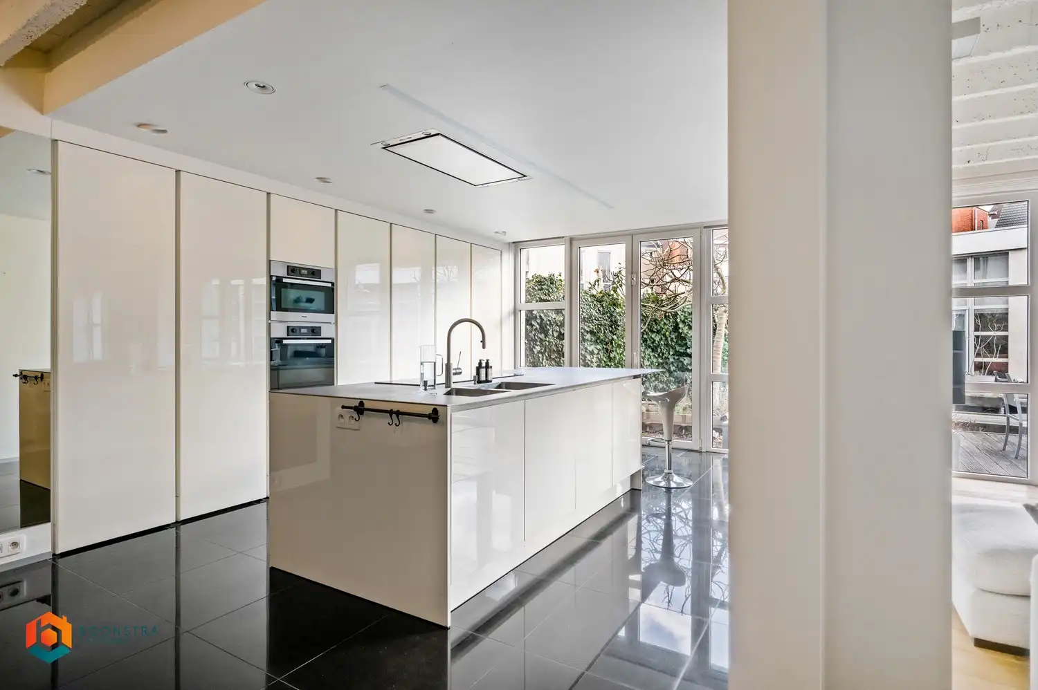 Exclusieve gelijkvloerse loft met 2 slpkrs, terras en staanplaats foto 24