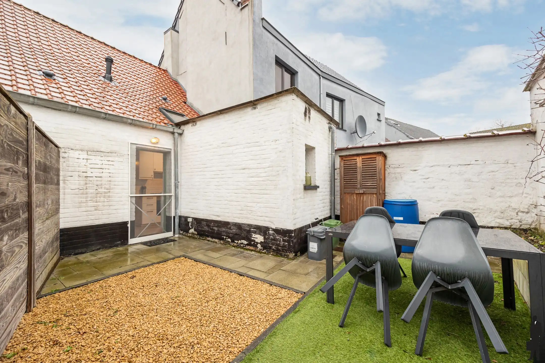 Instapklare woning met terras nabij het centrum van Zele foto 7