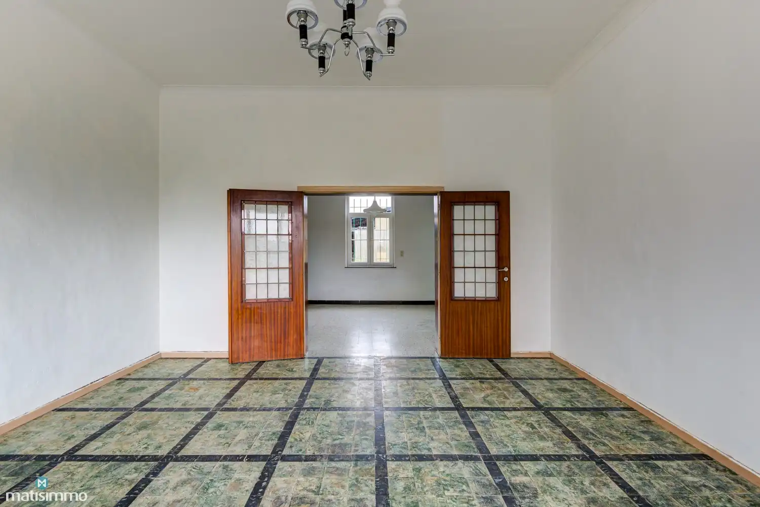 VERDER AF TE WERKEN HOEKWONING MET BINNENKOER EN GARAGE TE MOPERTINGEN foto 7